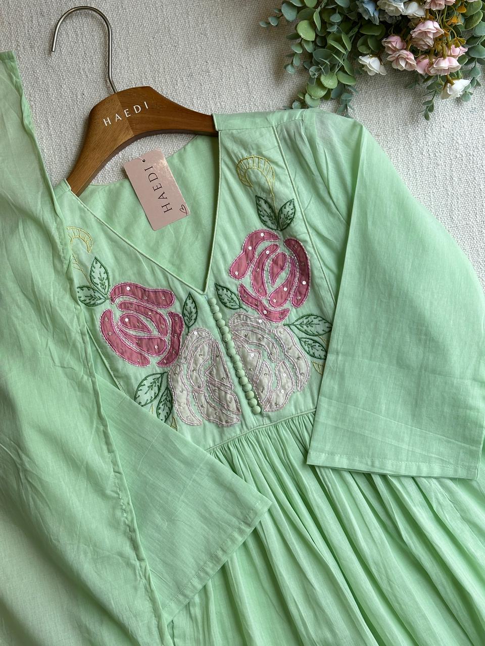 20247/20245/CMD 58079 Beautiful handworked suit