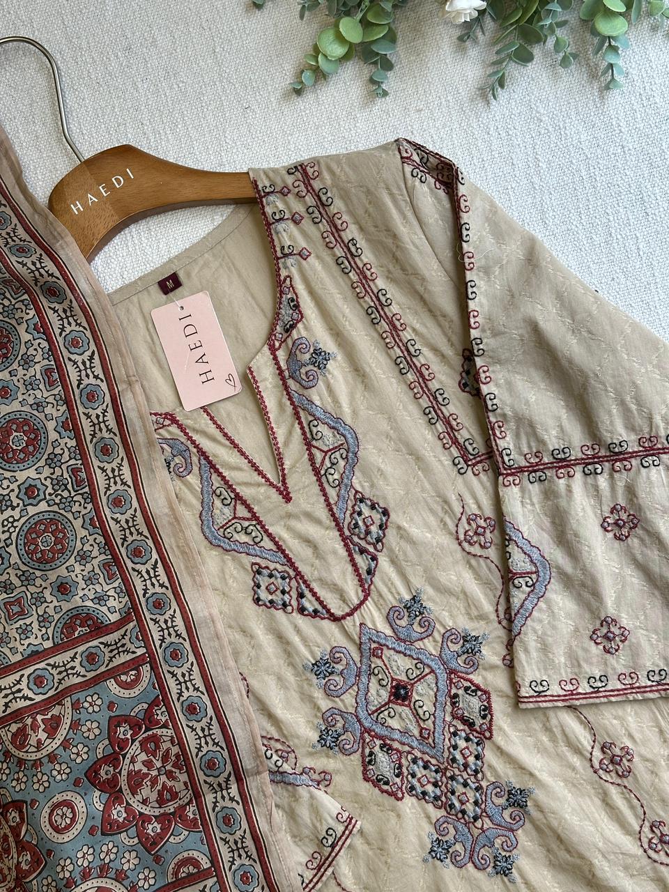 20322 / CMD 58140 Beautiful embroidered suit
