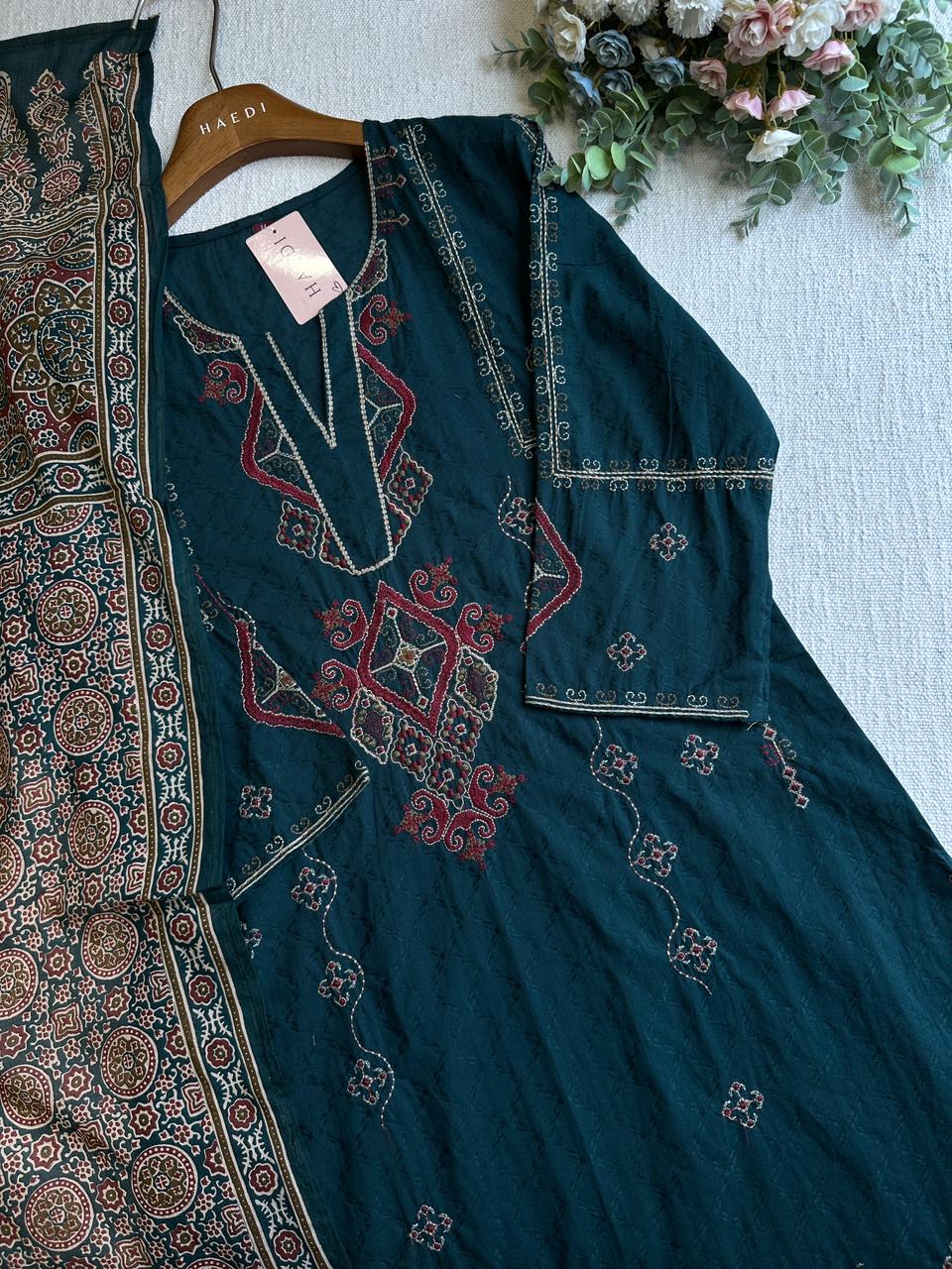 20322 / CMD 58140 Beautiful embroidered suit