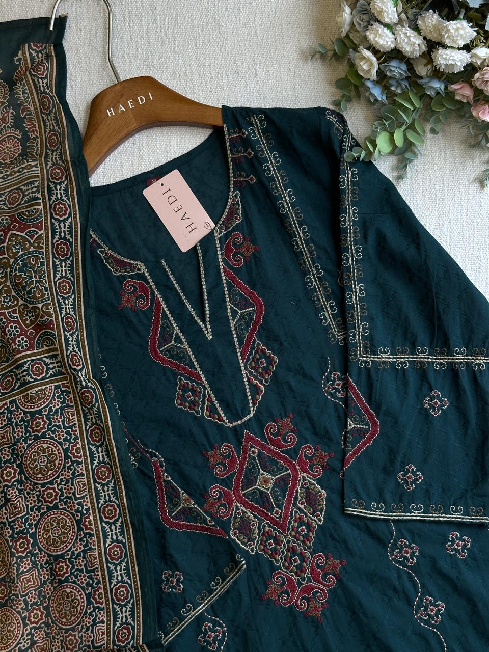 20322 / CMD 58140 Beautiful embroidered suit