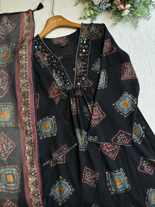 20287 Beautiful partywear suit