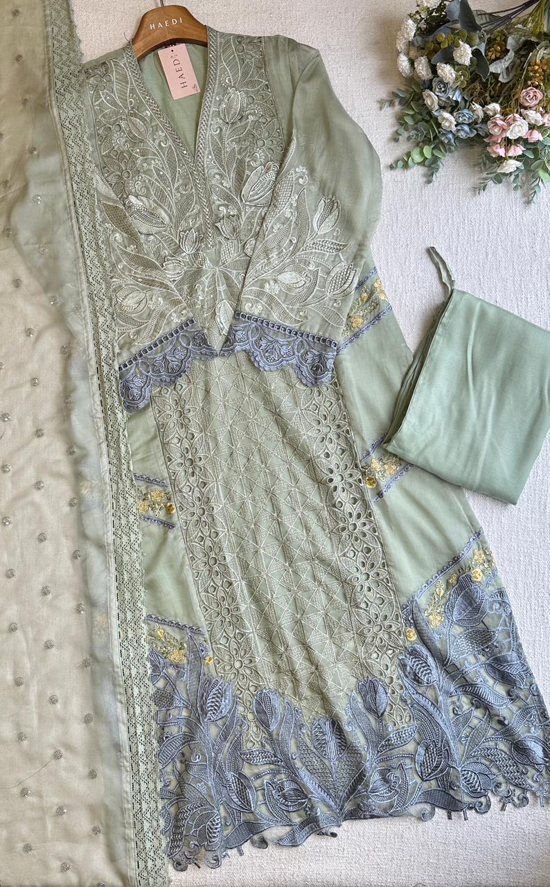 CMD 58118 Beautiful pakistani suit
