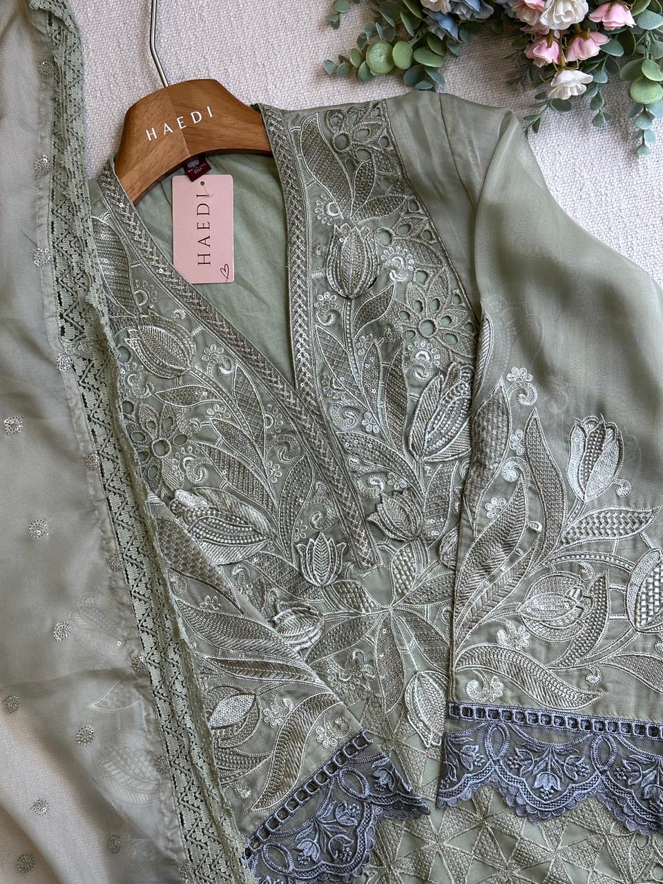 CMD 58118 Beautiful pakistani suit