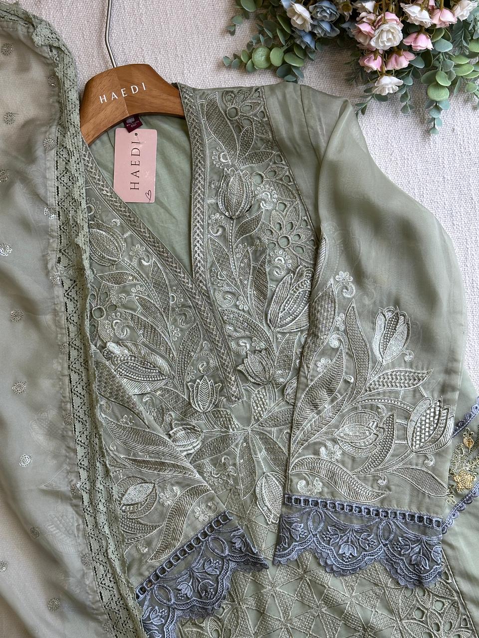 CMD 58118 Beautiful pakistani suit