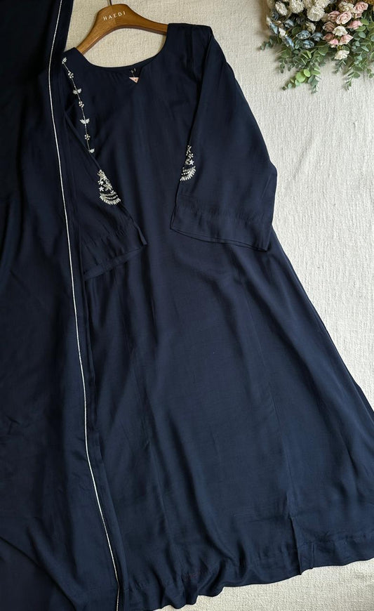 20357 Beautiful handworked suit