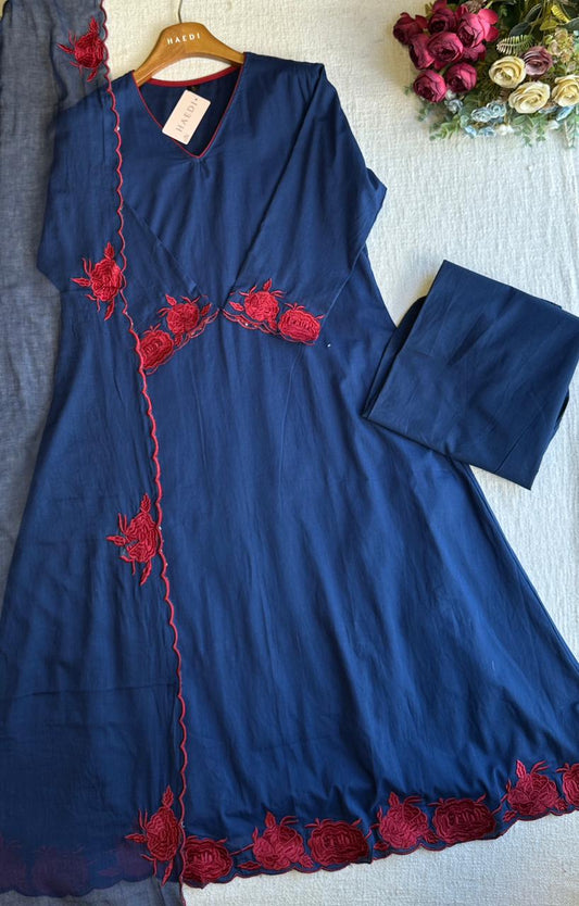 20365/20533 Beautiful embroidered suit
