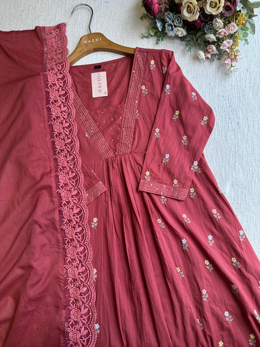 20372 Premium embroidered suit