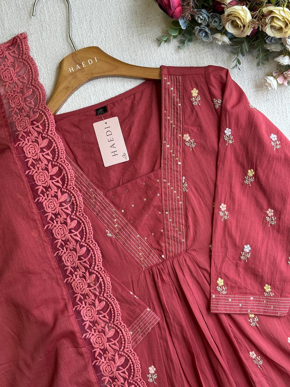 20372 / CMD  58195 Premium embroidered suit