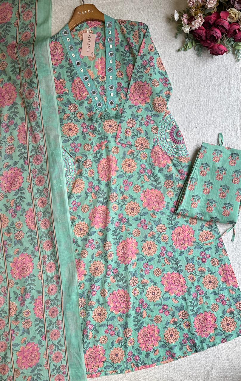 20474 Beautiful cotton suit