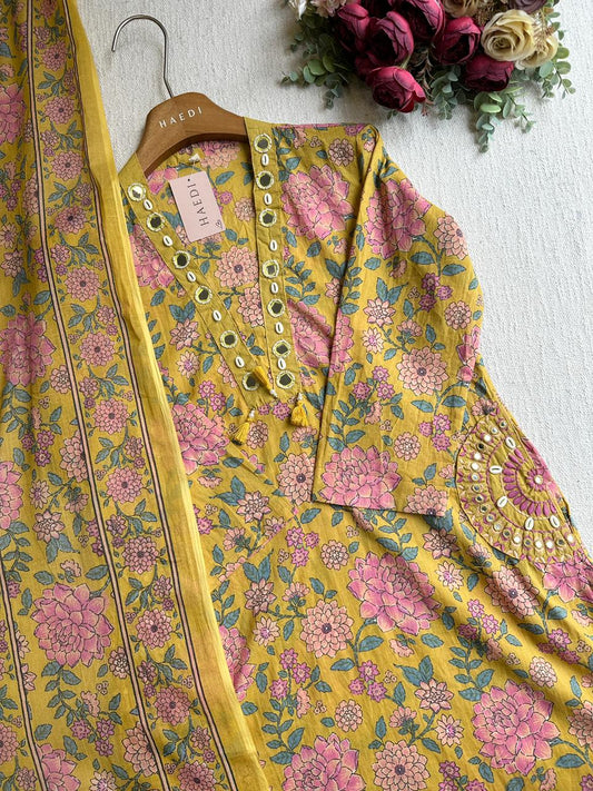 20474 Beautiful cotton suit