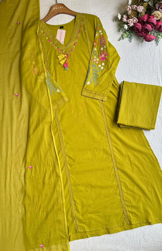 20470 Beautiful embroidered cotton suit