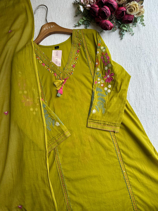 20470 Beautiful embroidered cotton suit