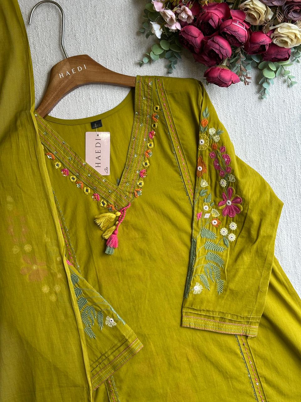 20470 Beautiful embroidered cotton suit