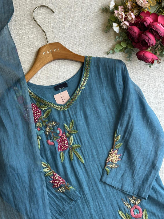 20489 Beautiful handembroidered suit