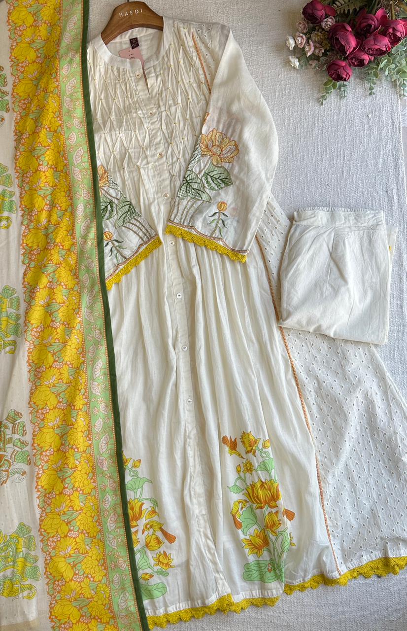 20457 Beautiful embroidered suit
