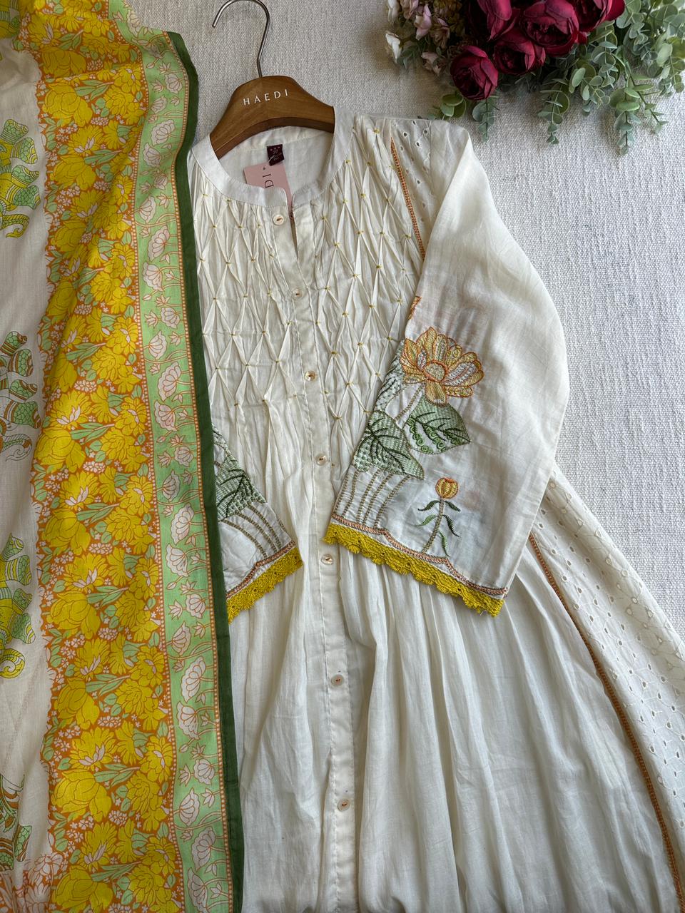 20457 Beautiful embroidered suit