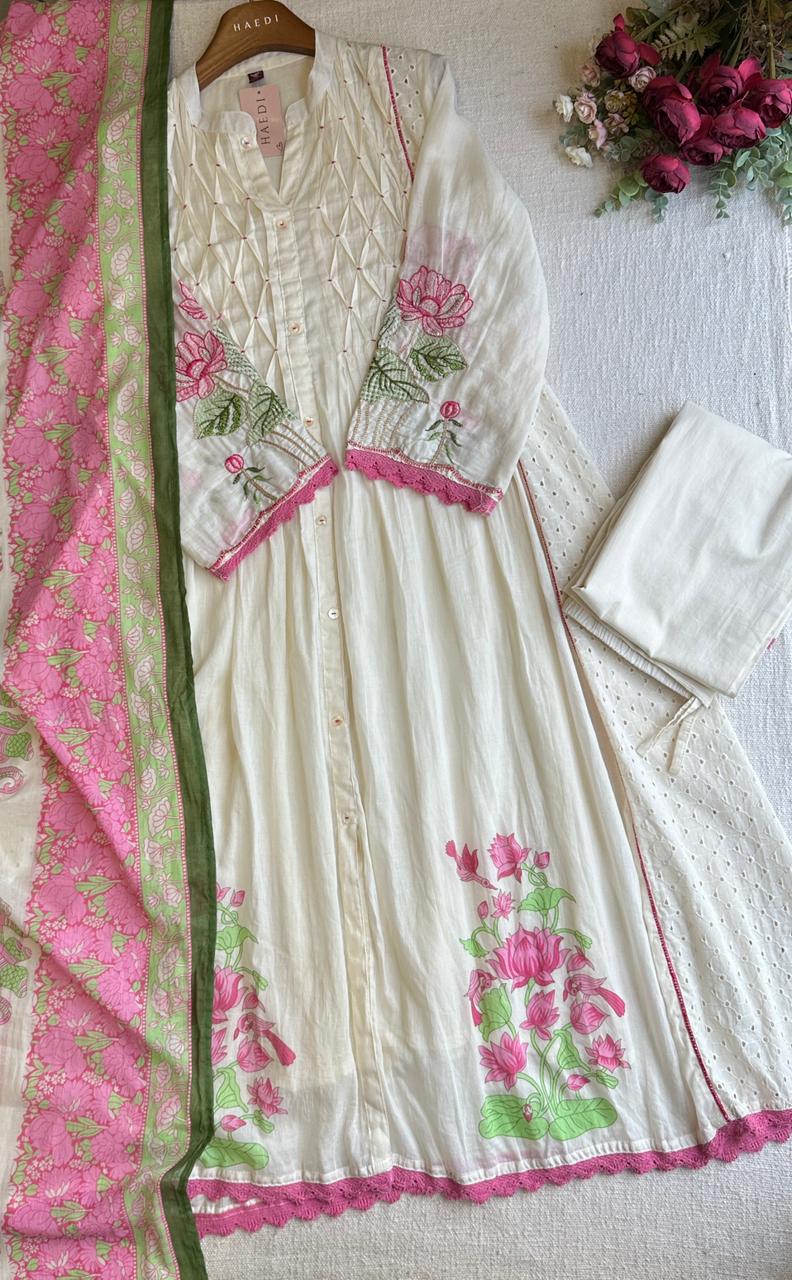 20457 Beautiful embroidered suit