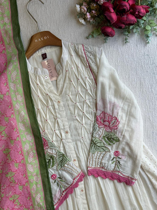 20457 Beautiful embroidered suit