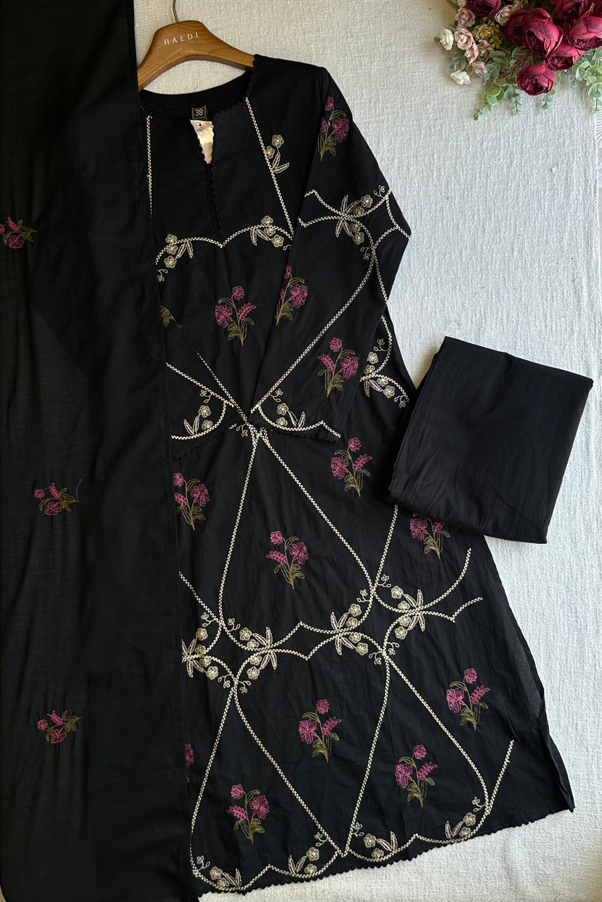 20472/ CMD 58235 Beautiful embroidered suit