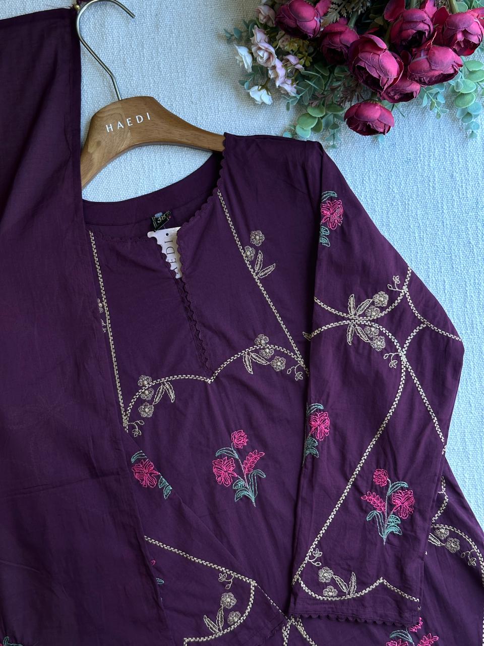 20472/ CMD 58235 Beautiful embroidered suit