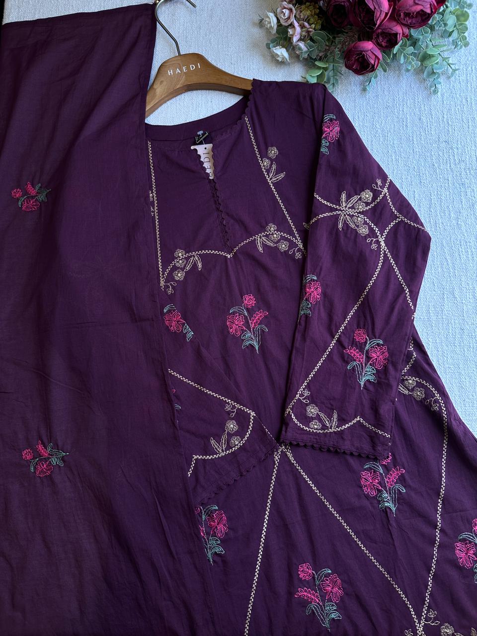 20472/ CMD 58235 Beautiful embroidered suit