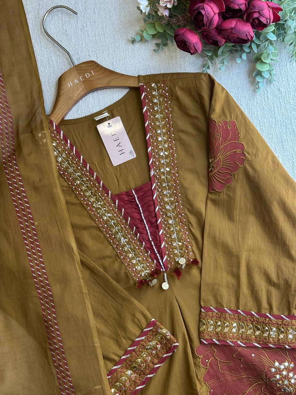 20469 / CMD 58237 Beautiful cotton suit with applique work
