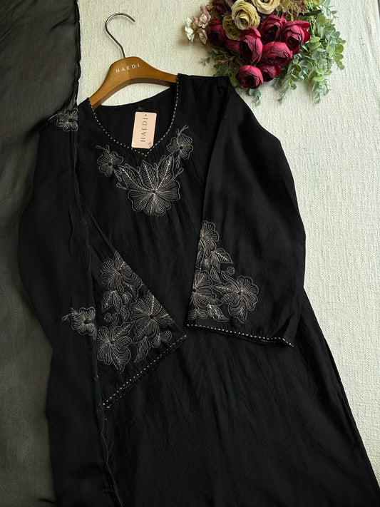 20544 Beautiful semiparty wear suit