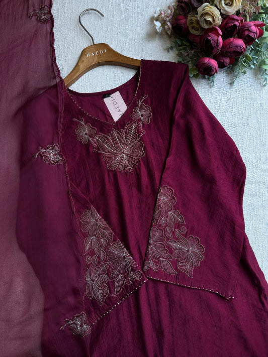 20544 Beautiful semiparty wear suit