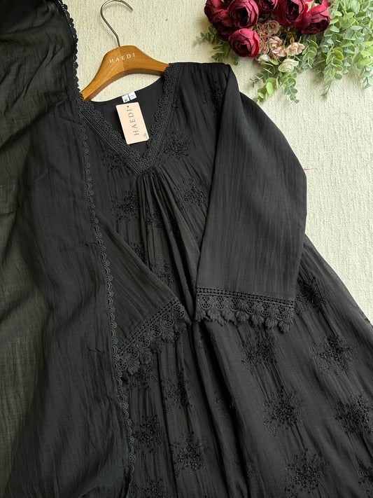 20539 Beautiful embroidered suit