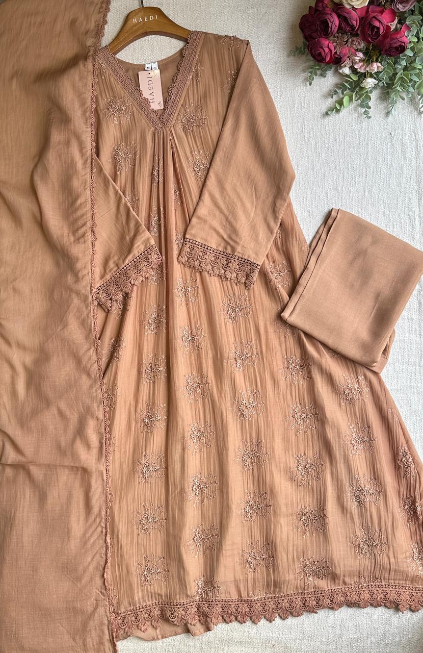 20539 Beautiful embroidered suit