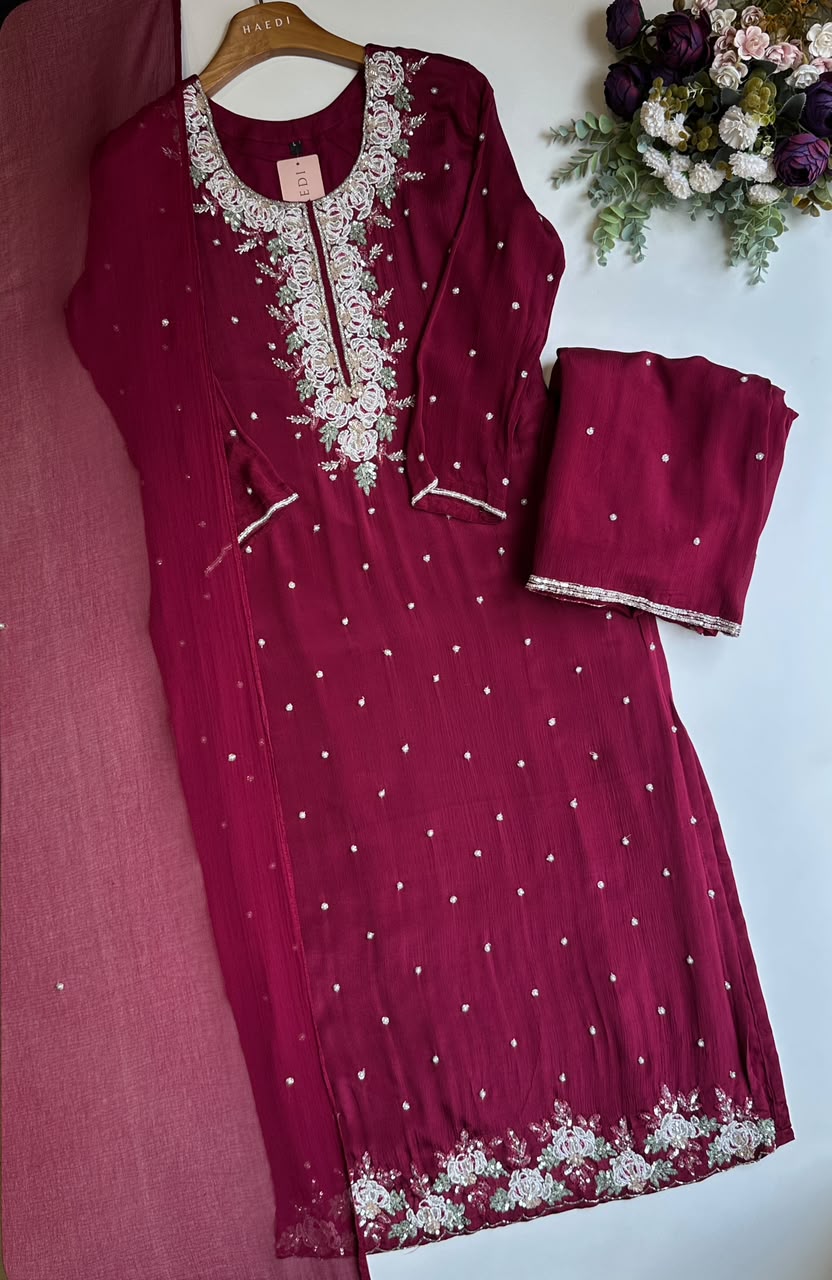 20550 Beautiful handworked partywear suit