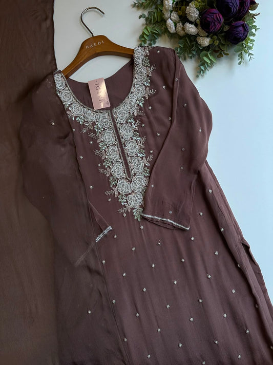 20550 Beautiful handworked partywear suit
