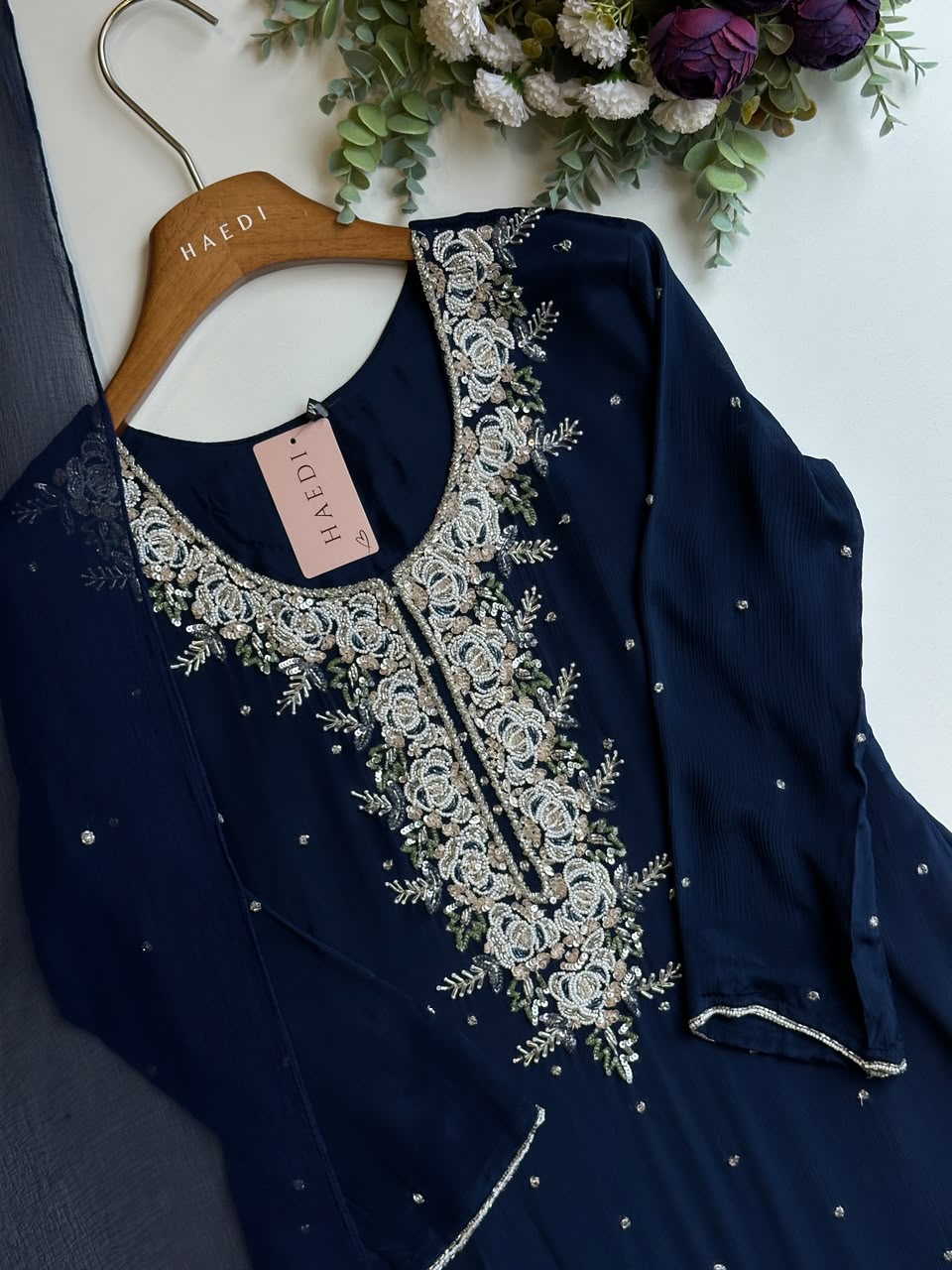 20550 Beautiful handworked partywear suit