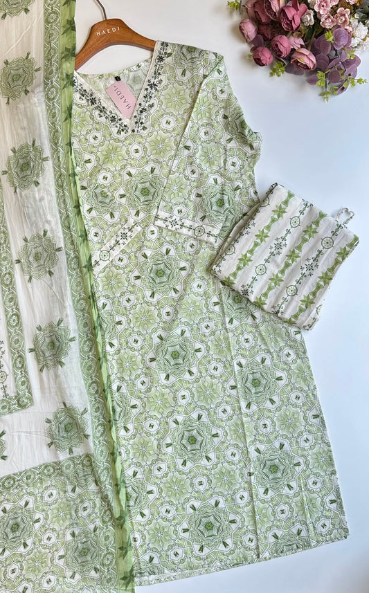 18189 / CMD 56406 Cotton suit