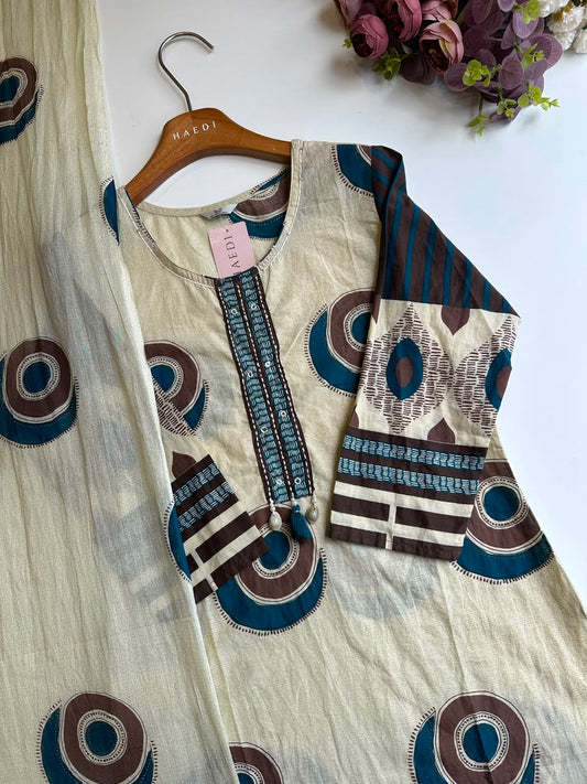 18141 Cotton suit