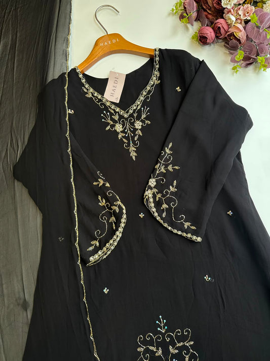 18908 Handworked suit