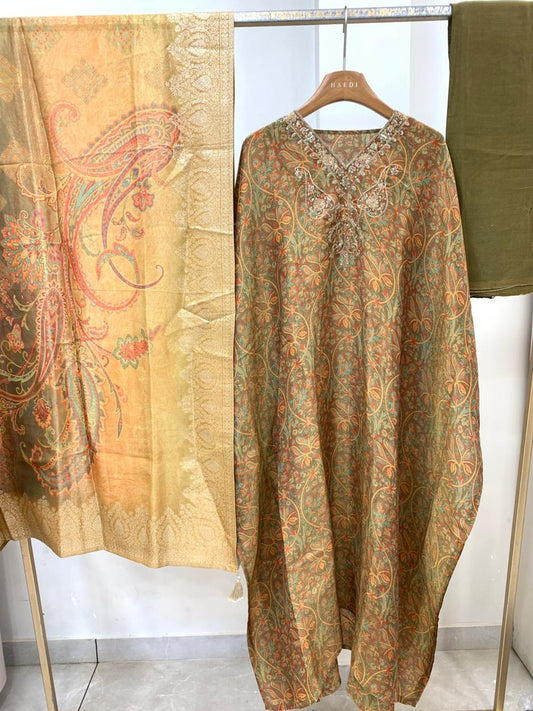 CMD 12400 Semi Stitched Suit