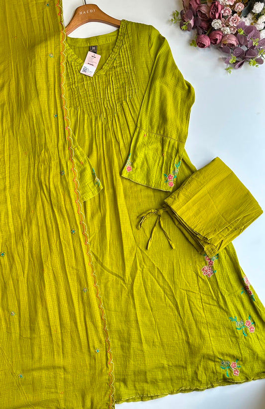 18784 Beautiful embroidered suit