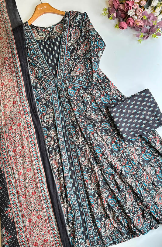 17182/ CMD 13830 Beautiful cotton anarkali