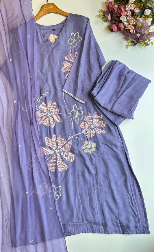 18891 Beautiful handworked suit