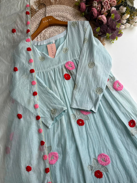 20600 Beautiful embroidered suit