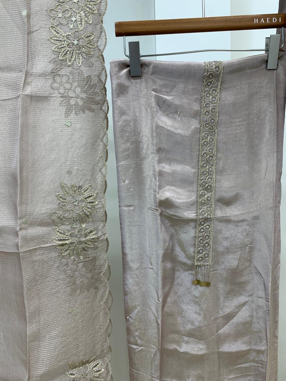 CMD 57431 / 19558 Unstitched Suit