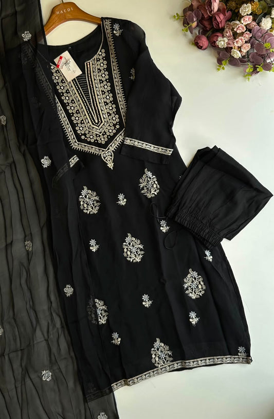 17679 / CMD 14189 Beautiful suit