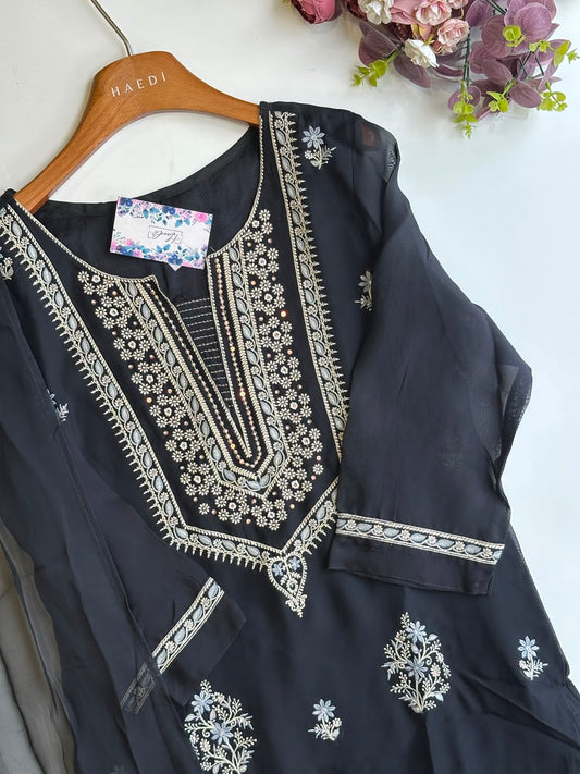 17679 Beautiful suit