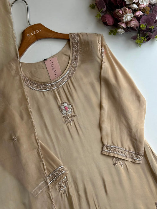 20580 Beautiful handworked suit