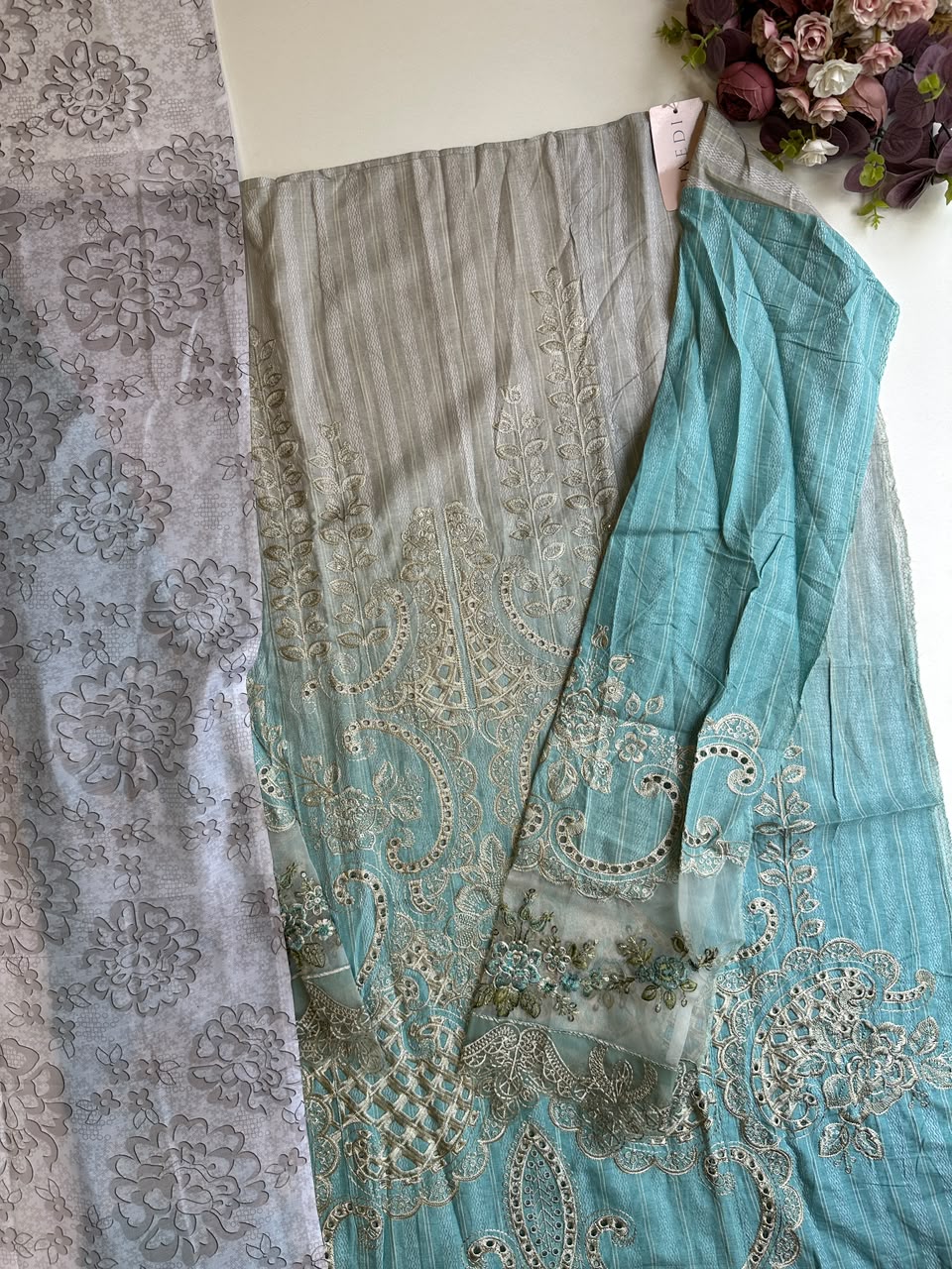 17955 / CMD 56237 Unstitched suit