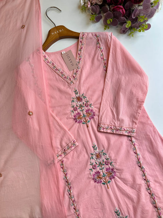 20577 Beautiful embroidered suit