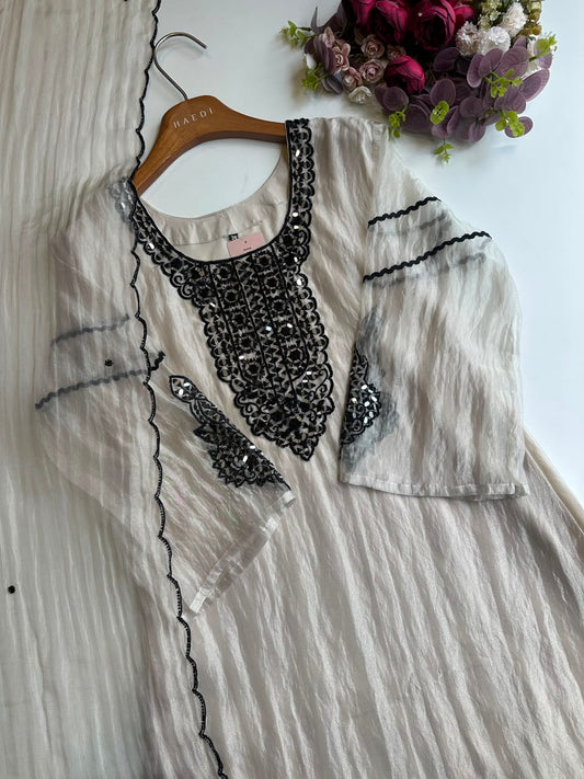 20615 beautiful partywear suit
