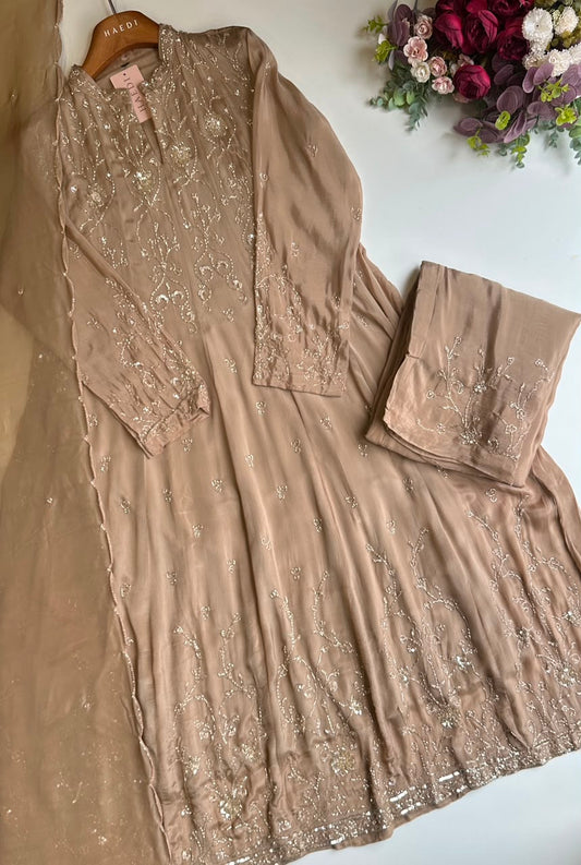 20639 premium handworked suit