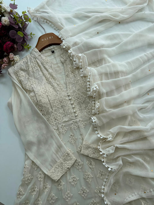 16371 Premium Handworked suit